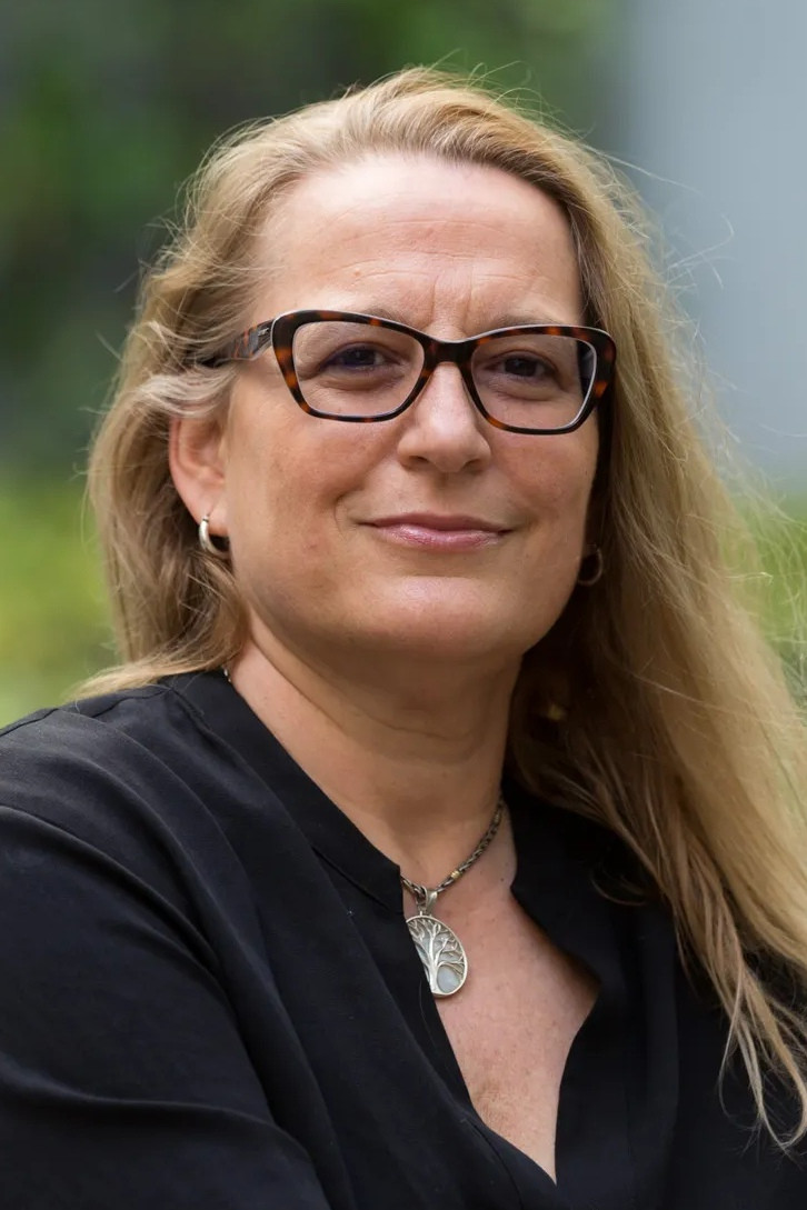 Franca González backdrop