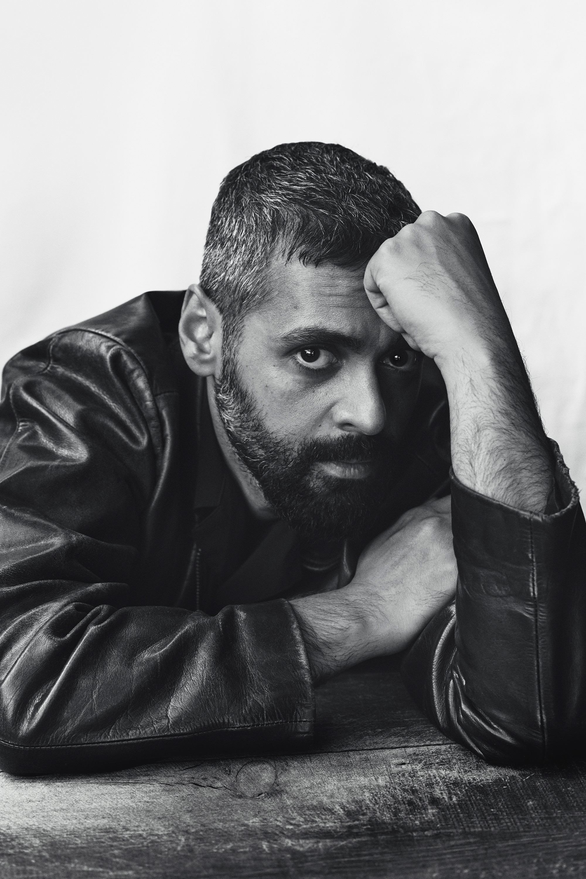 Ardalan Esmaili backdrop