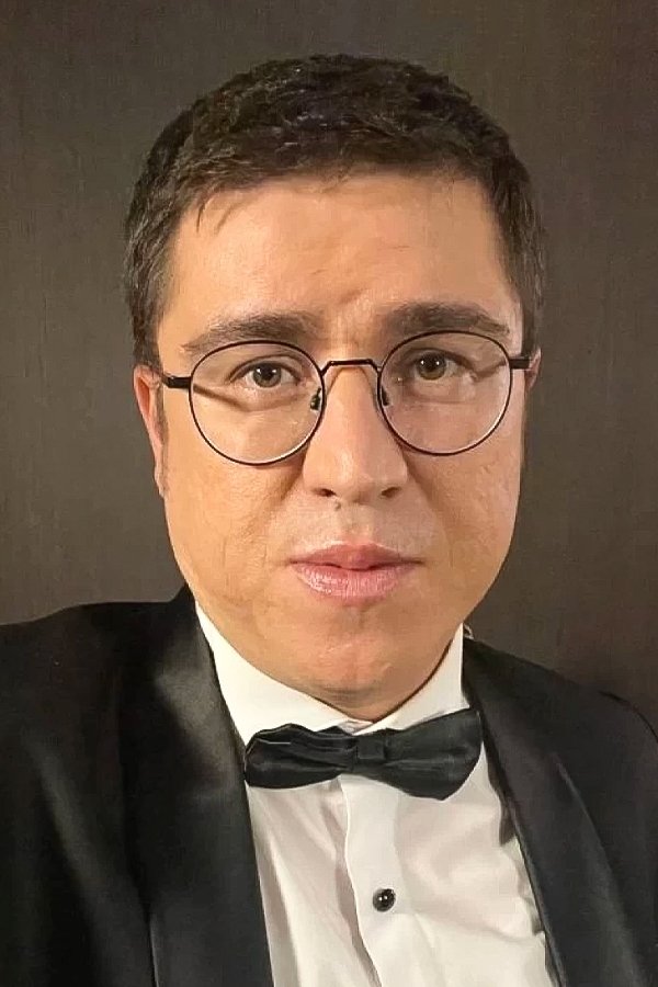 İbrahim Büyükak backdrop