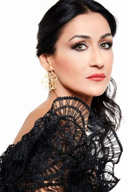 Myrtò Papatanasiu backdrop