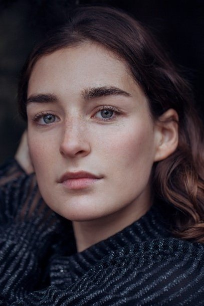 Hélène Kuhn backdrop