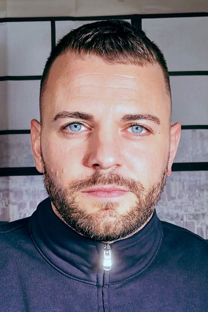 Lewis Saunderson backdrop