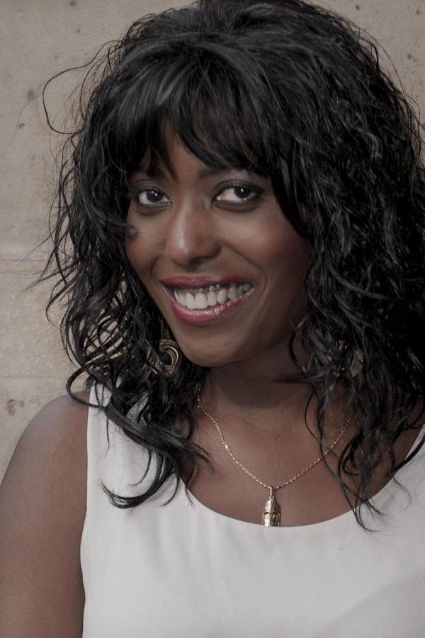 Gigi Ledron backdrop