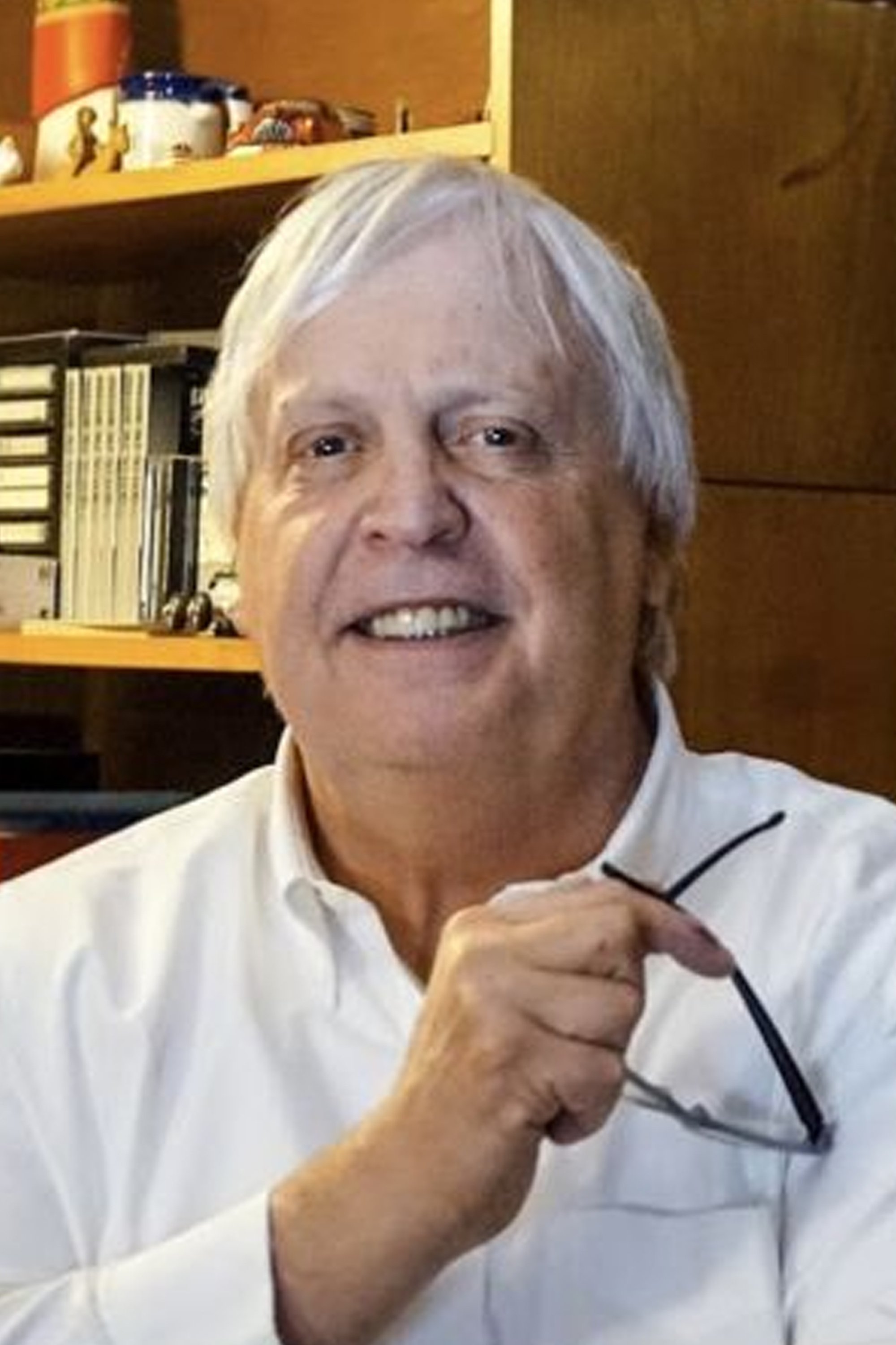 Marcos De Aguirre backdrop