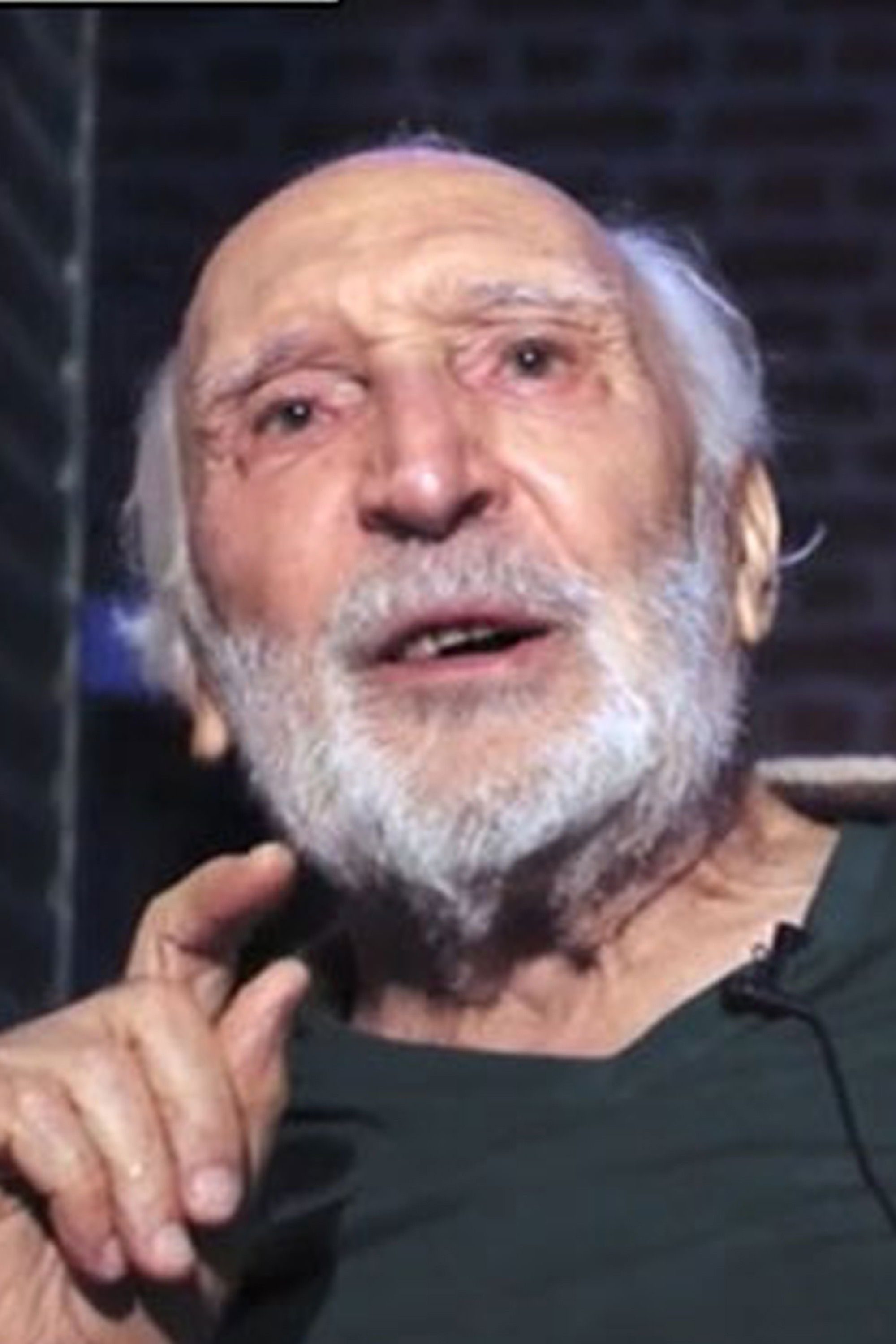 Bernardo Arias backdrop