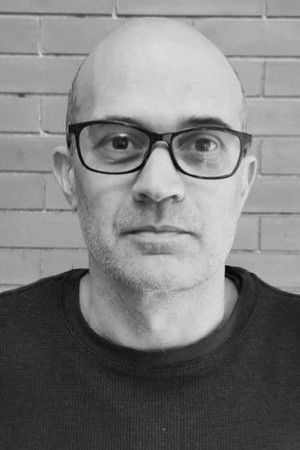 Daniel Yafalián backdrop