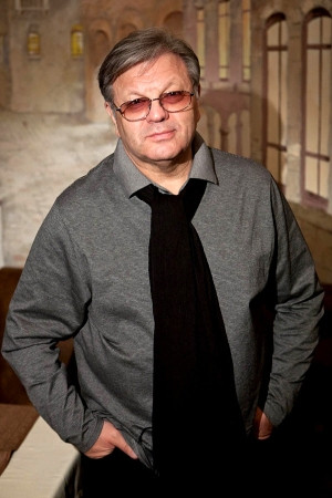 Ilya Noyabrev backdrop