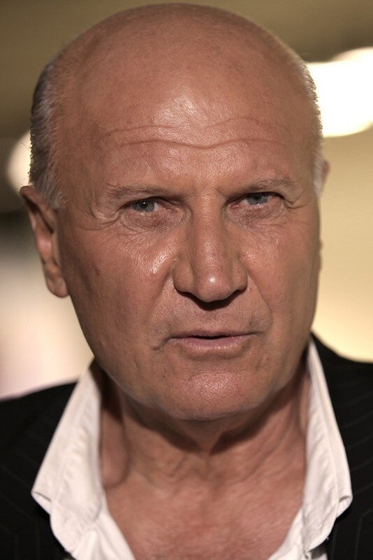 Xhën Korso backdrop