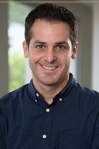 Jonathan Cardenales backdrop