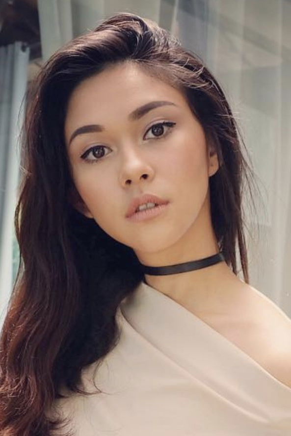 Nana Mirdad backdrop