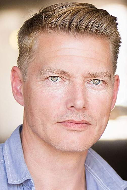 Riqard Di-Roberts backdrop