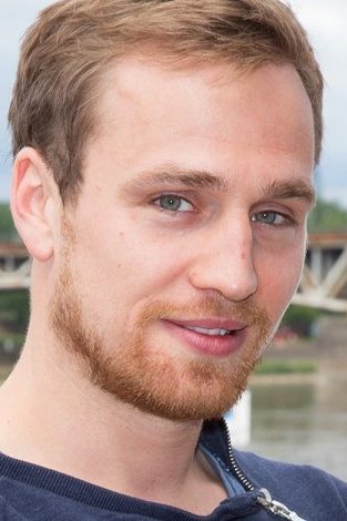 Mateusz Janicki backdrop