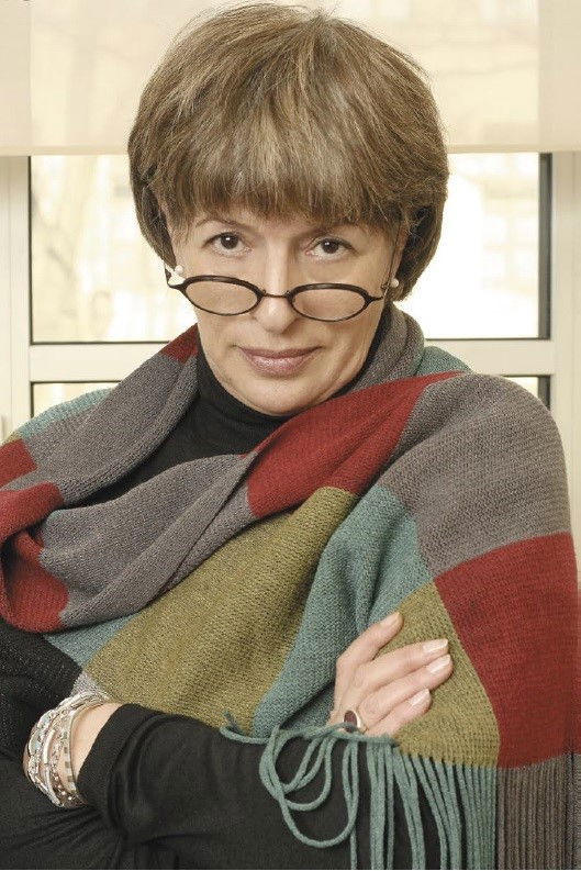 Ada Staviskaya backdrop