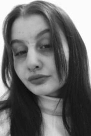 Moa Kourmadias backdrop