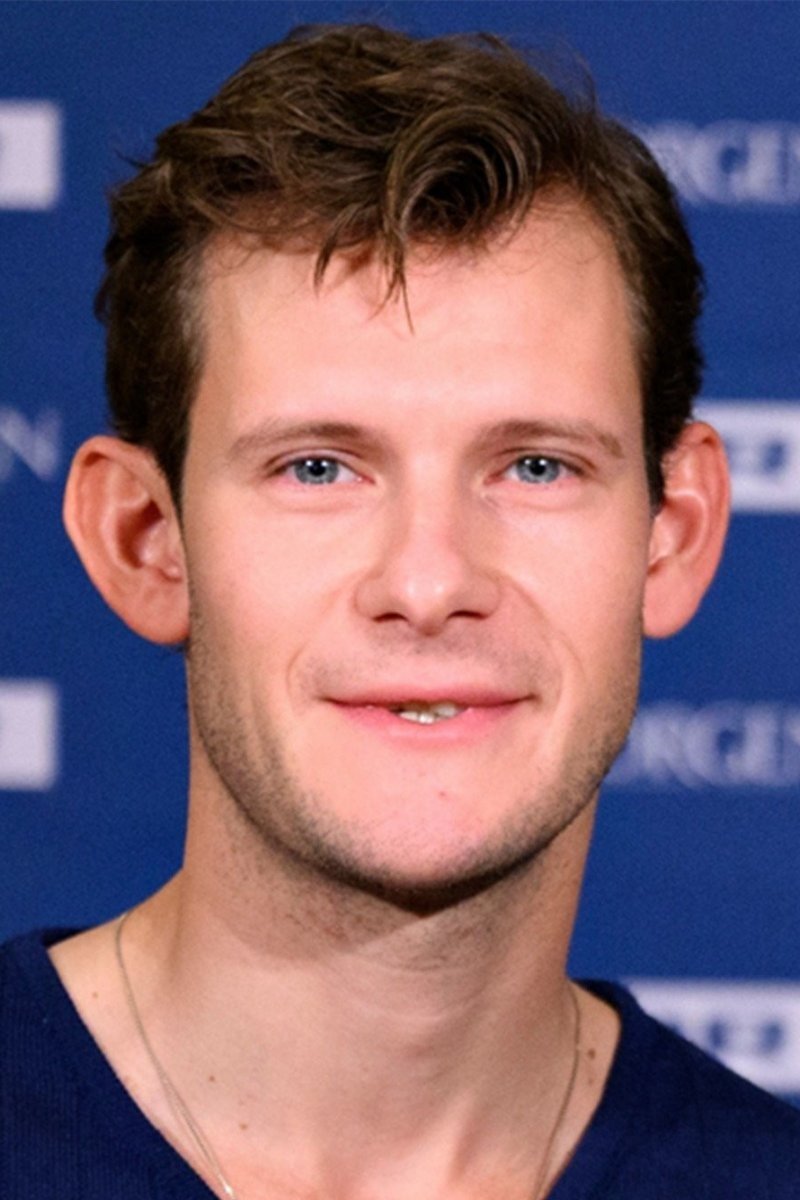 Simon Bennebjerg backdrop