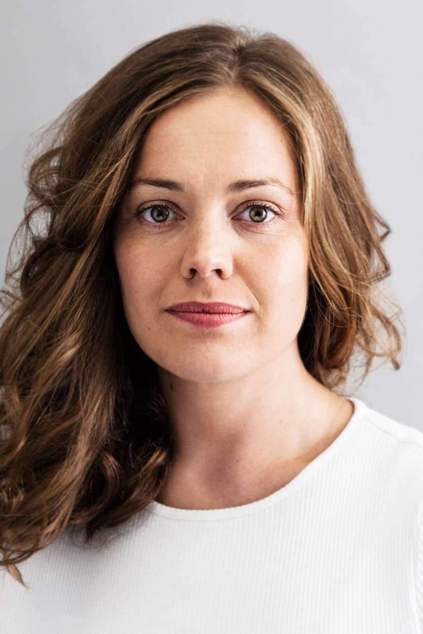 Oona Airola backdrop