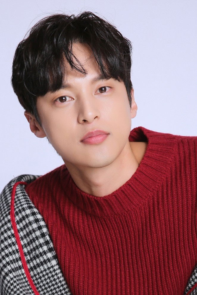 Yoon Sun-woo backdrop