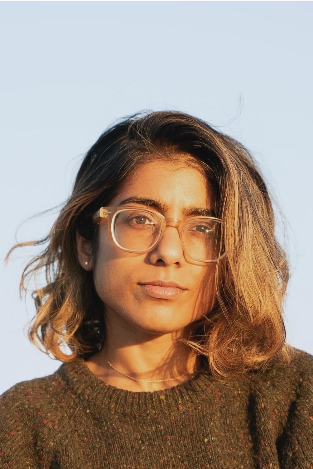 Minhal Baig → Minhal Bejg backdrop