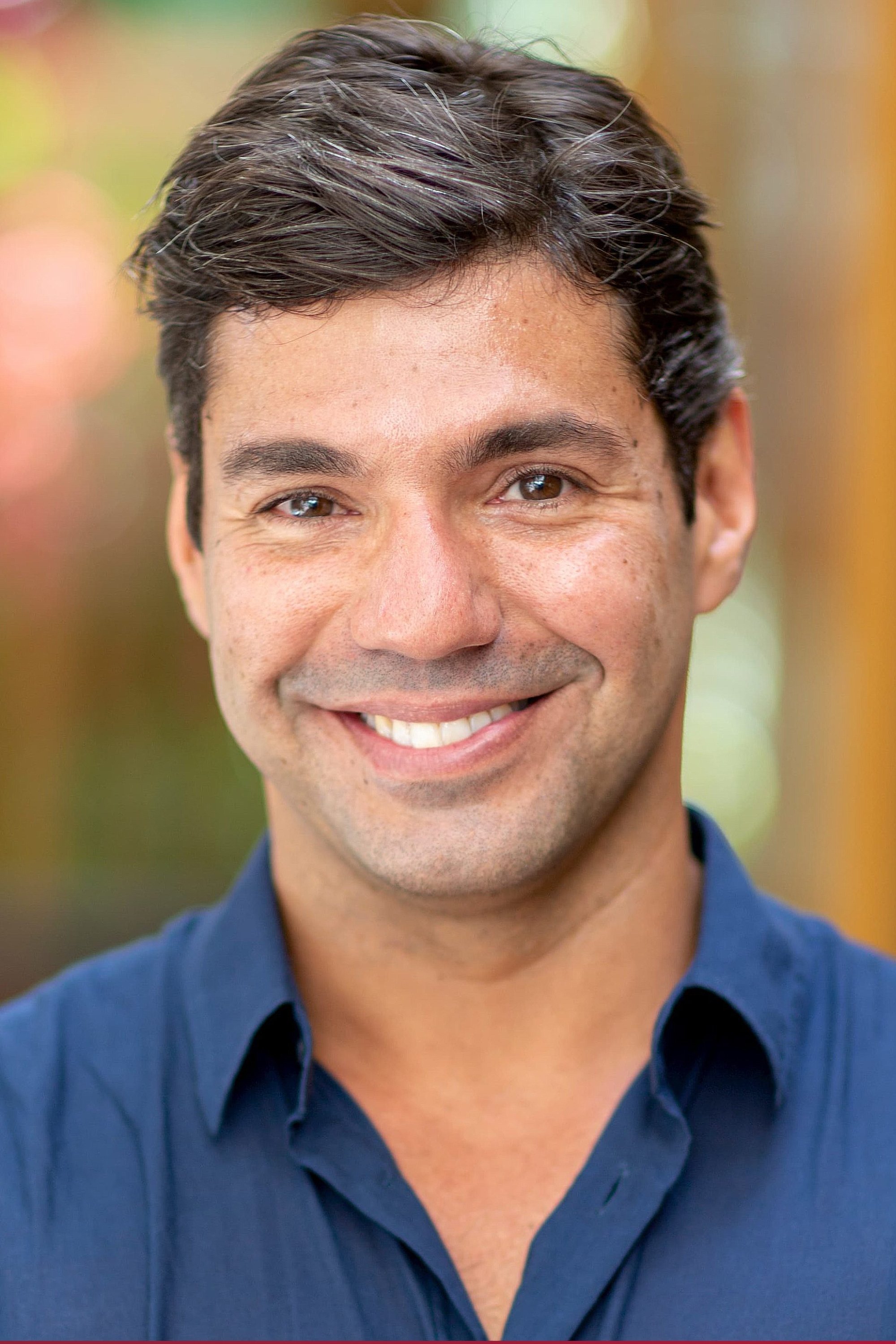 Felipe Bronze backdrop