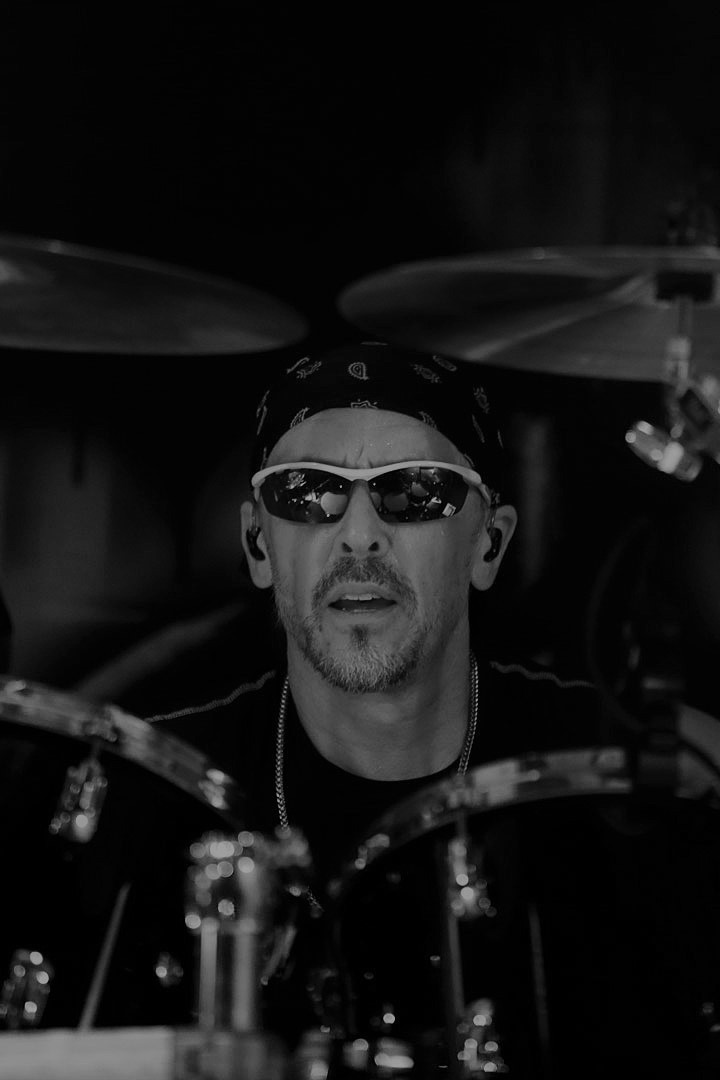 Skot Rokenfild backdrop