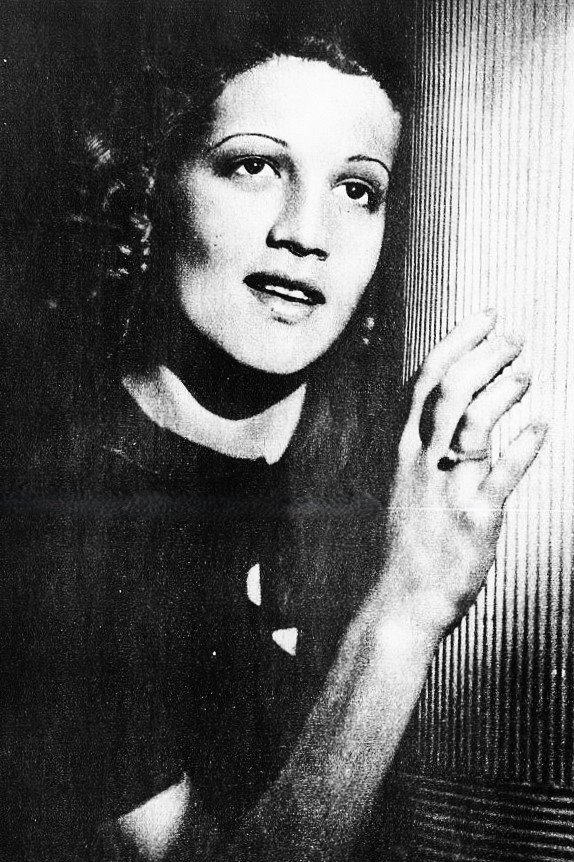 Maria Amaro backdrop