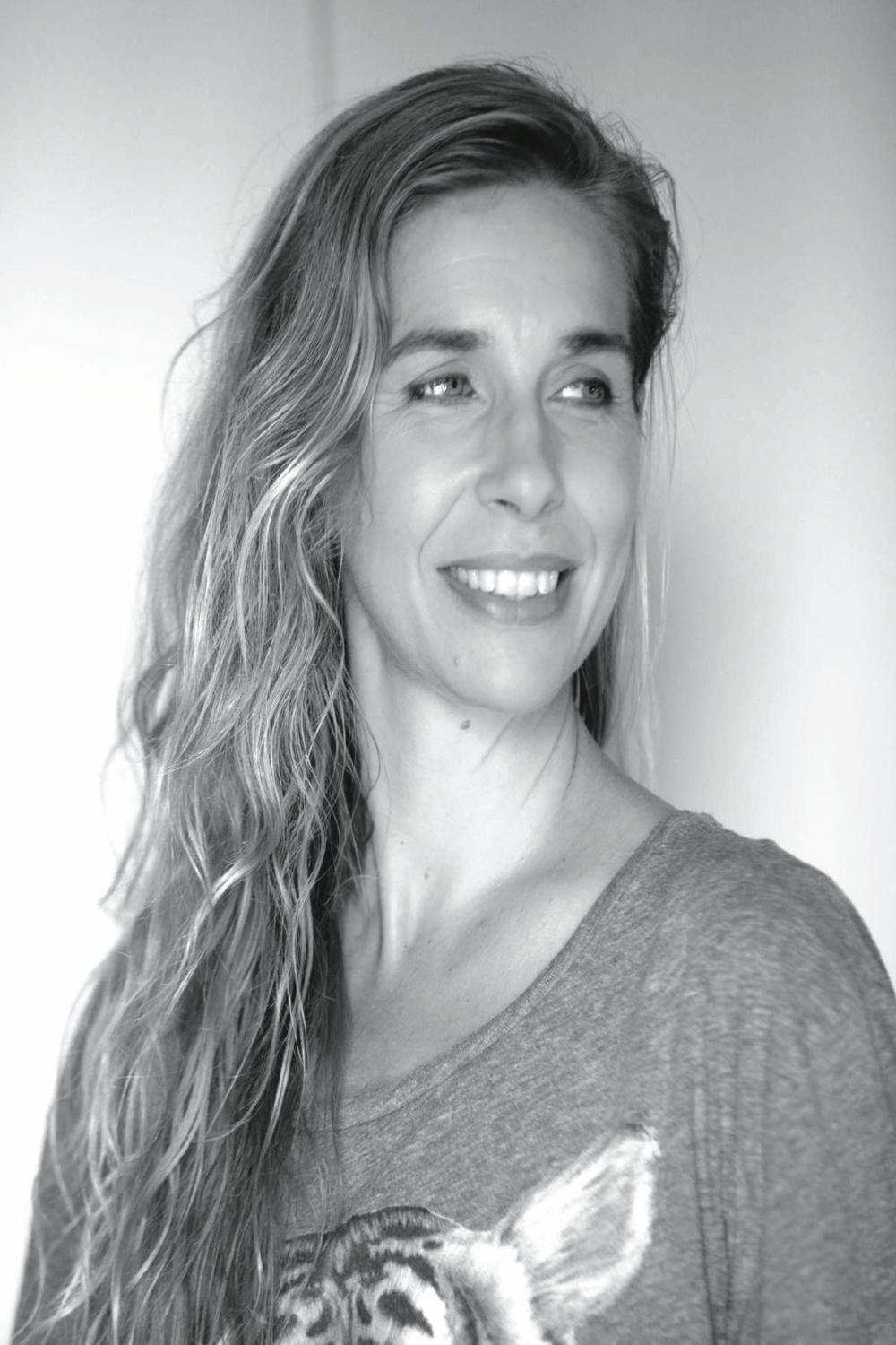 Barbara Carlotti backdrop