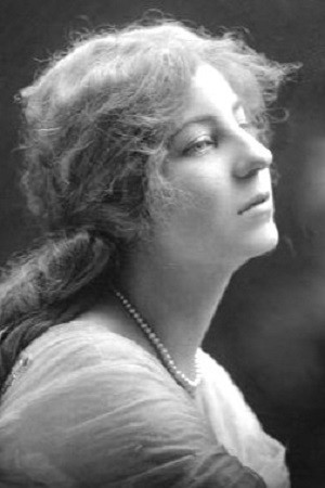 Louise Vale backdrop