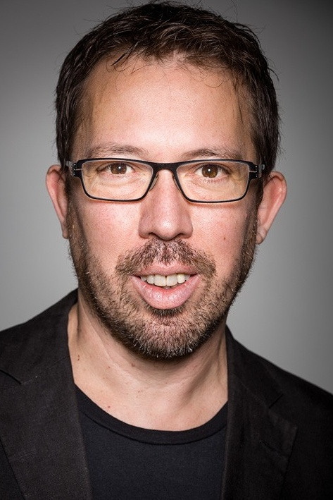 Marcelo Martinessi backdrop