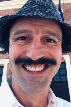 César Maroto backdrop