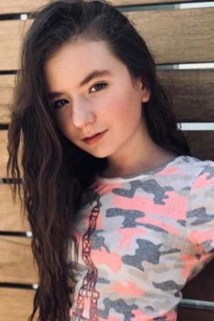 Fernanda Sasse backdrop