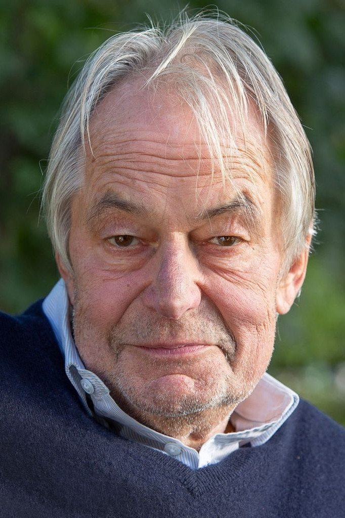 Wolfgang Hartmann backdrop