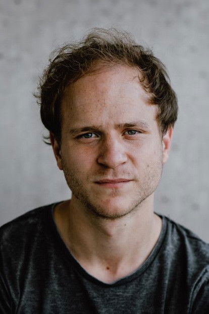 Adrian Goiginger backdrop