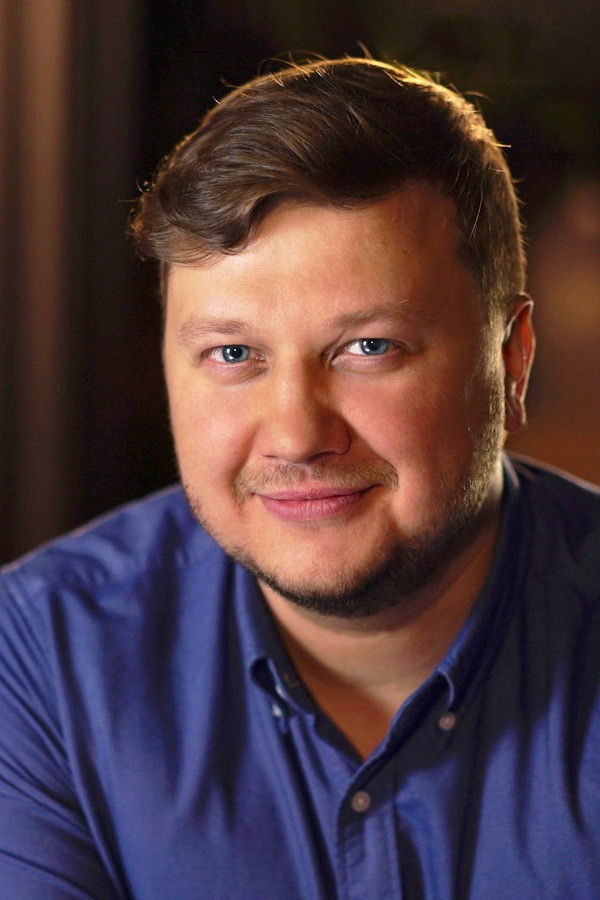 Anton Denisov backdrop