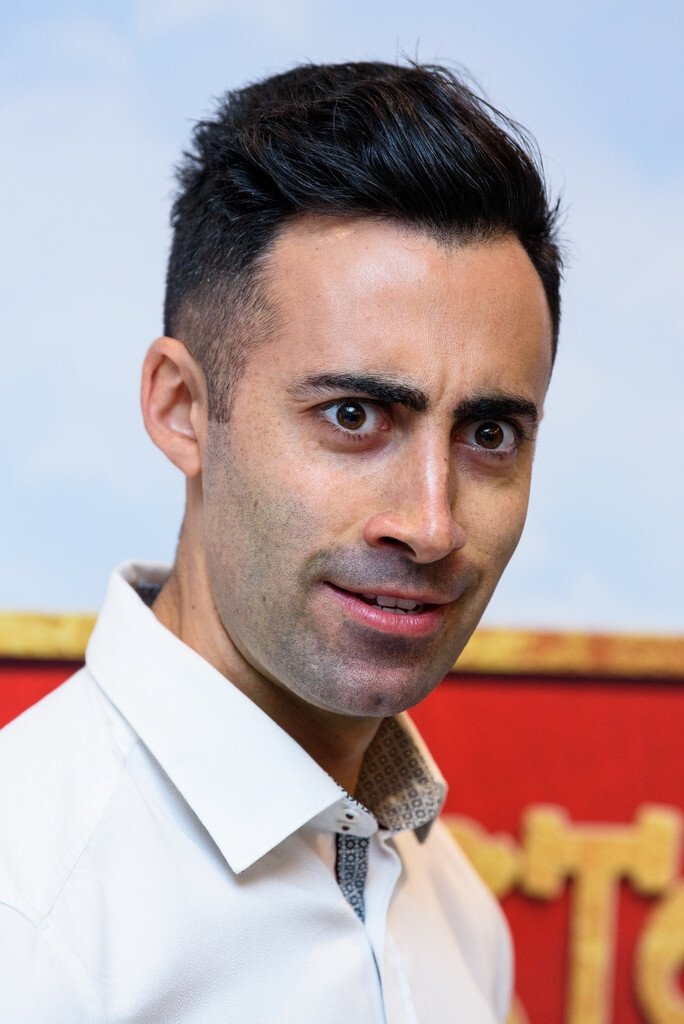 Richard David-Caine backdrop