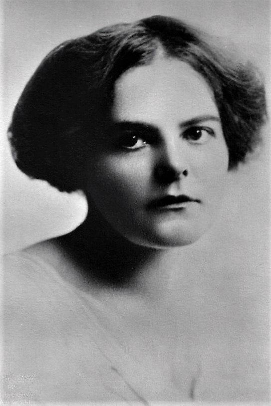 Jessalyn Van Trump backdrop