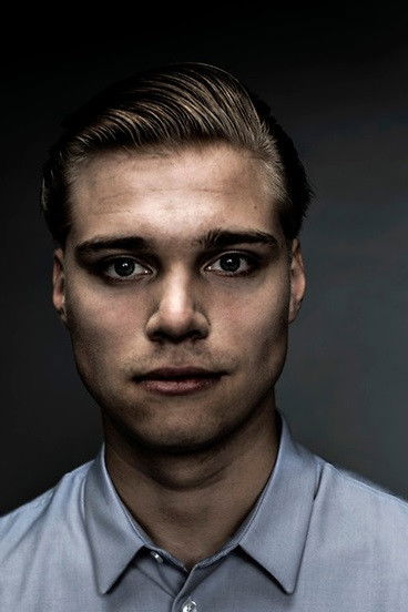 Akseli Kouki backdrop