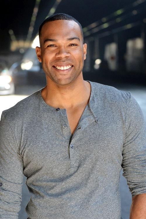 Kinyumba Mutakabbir backdrop