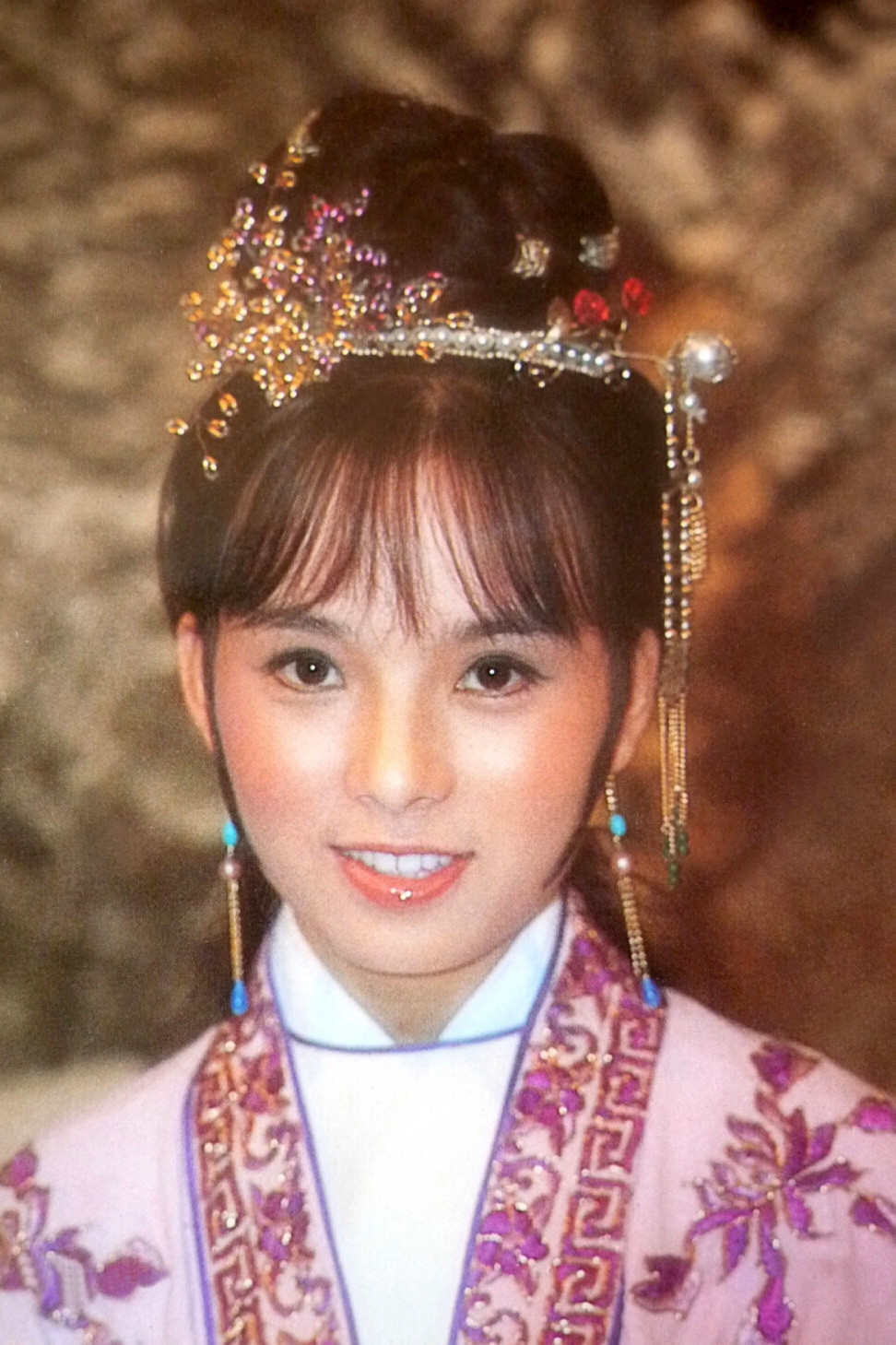 Chu Hoi-Ling backdrop