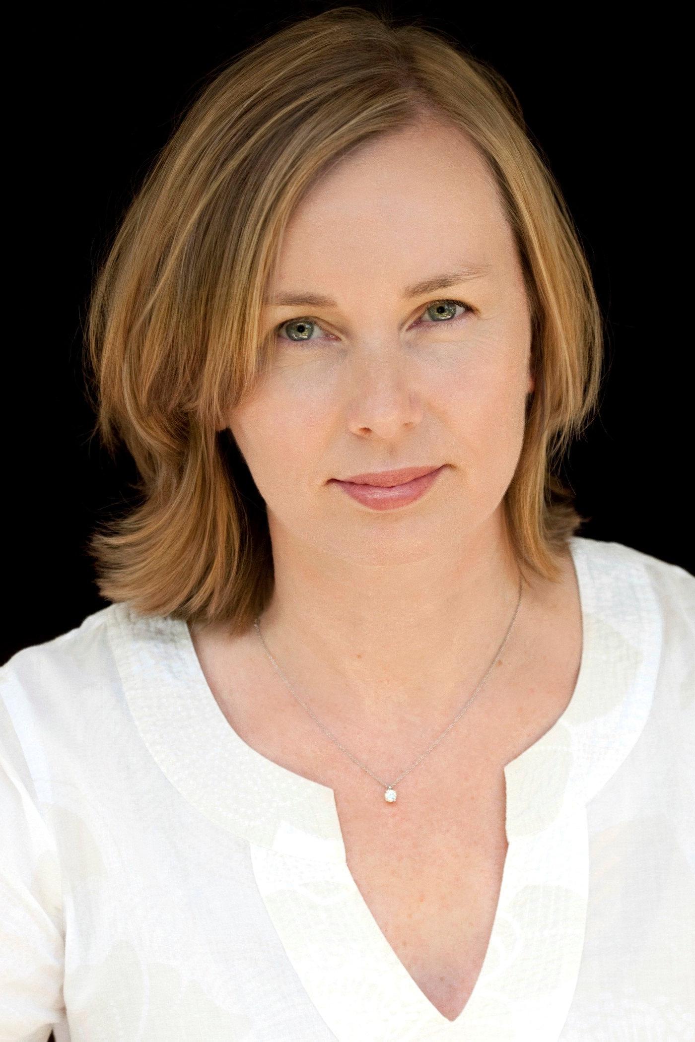 Victoria Mielewska backdrop