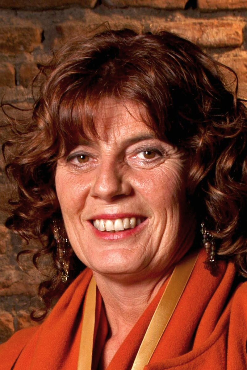 Consuelo Holzapfel backdrop