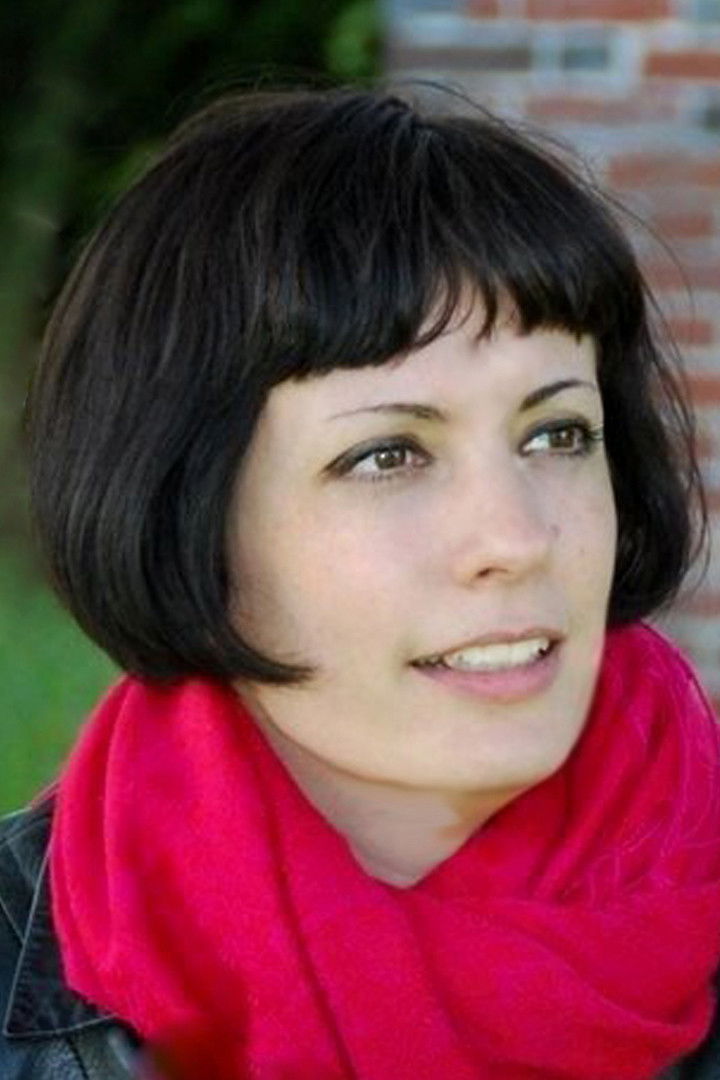 Estelle Artus backdrop