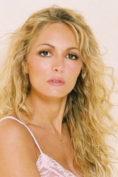 Marie-Laetitia Bettencourt backdrop