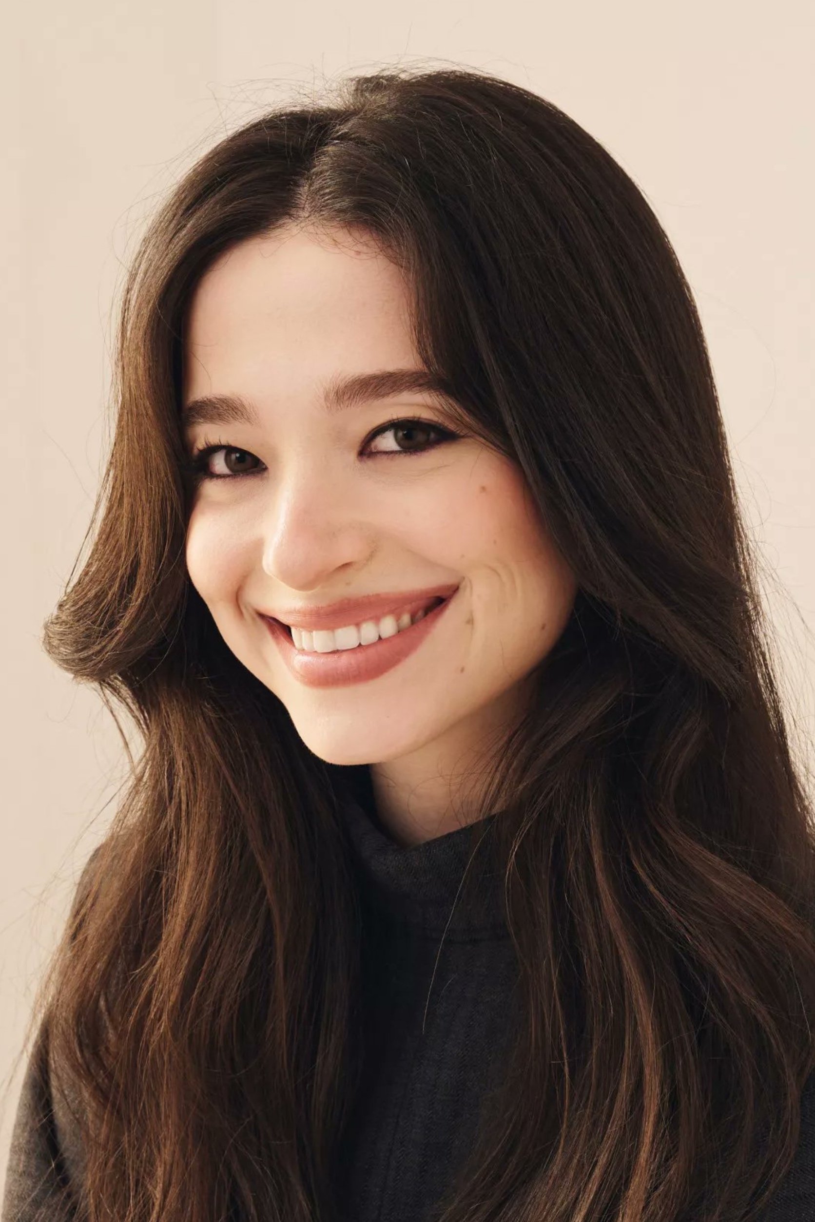 Mikey Madison backdrop