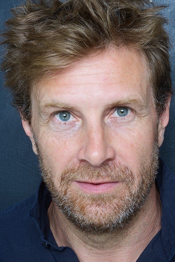 Gautier About backdrop