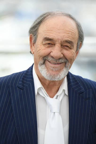 Mohamed Djouhari backdrop