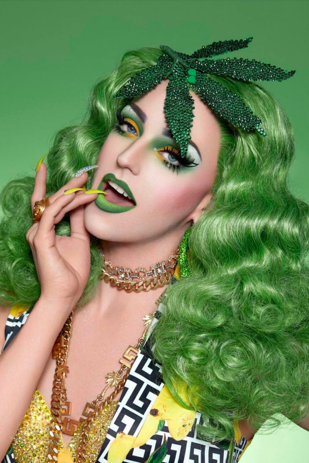 Laganja Estranja backdrop