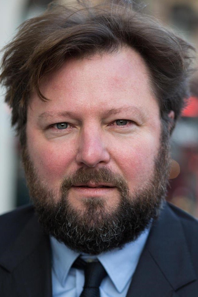 Manuel Guillot backdrop