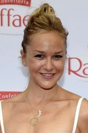 Esther Seibt backdrop