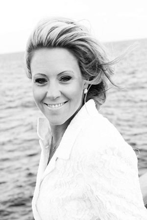 Anna Elizabeth James backdrop