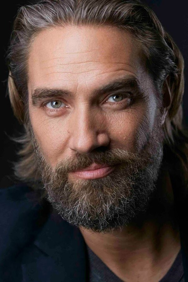 Lukas Hassel backdrop